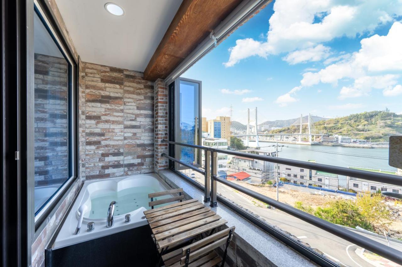 Yeosu View Foret Pension Eksteriør billede